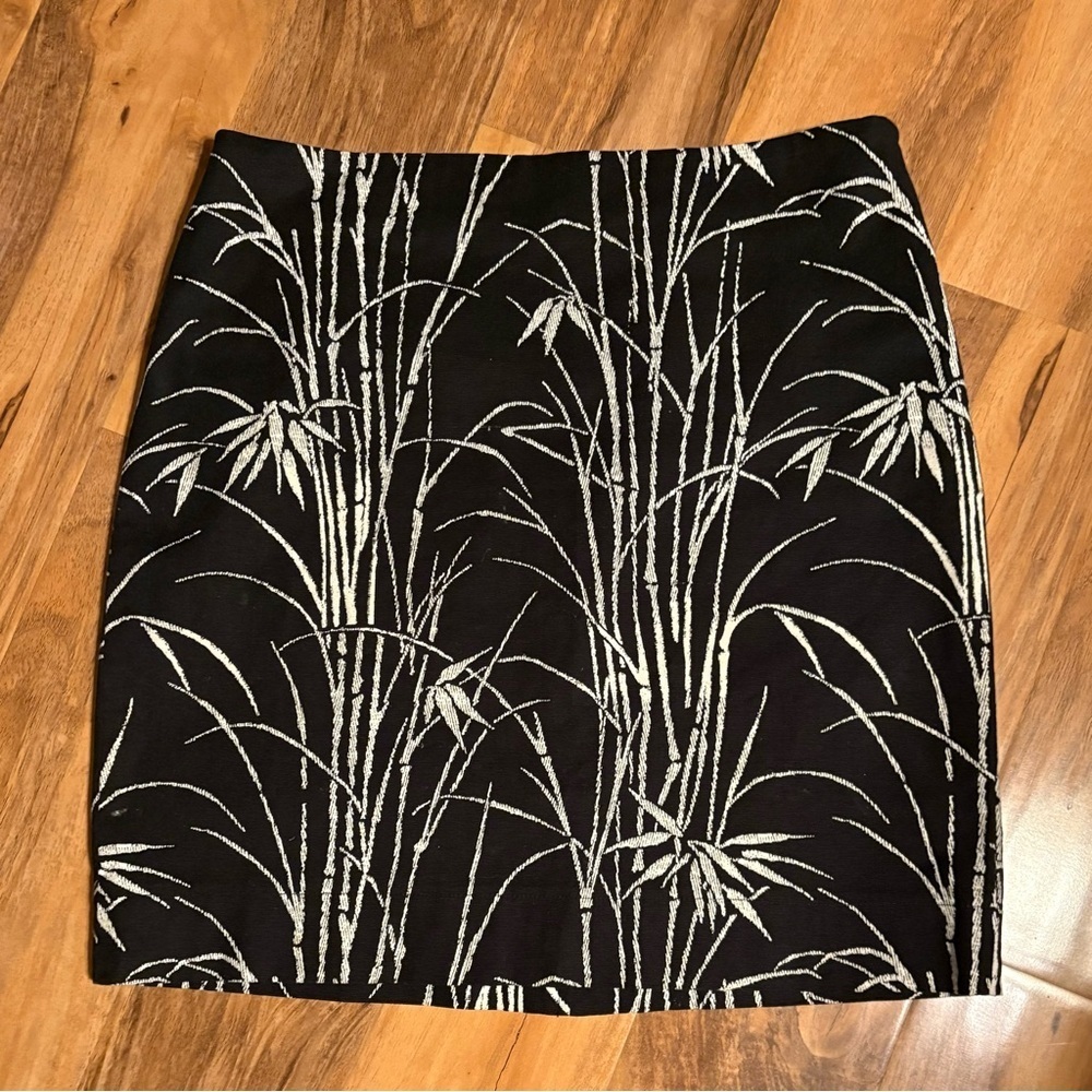 Talbots Black and White Slit Pencil Skirt Women's Size 10P - Picture 2 of 5